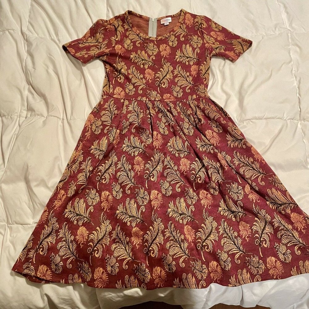 LulaRoe M Long Maxi Dress Red Orange FEATHER PRINT Short Sleeve